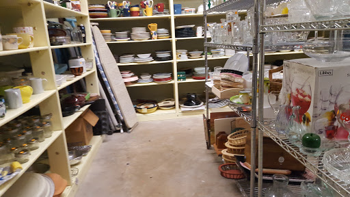 Used Clothing Store «T.E.A.M. Resale Shop», reviews and photos, 300 W Main St, Tomball, TX 77375, USA