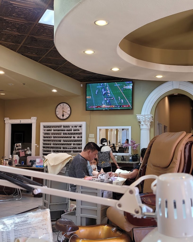 QueenBee Nails and Spa 93720