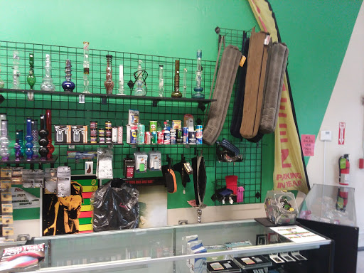 Tobacco Shop «Smokeez Smoke Shop», reviews and photos, 1911 Westminster St, Providence, RI 02909, USA