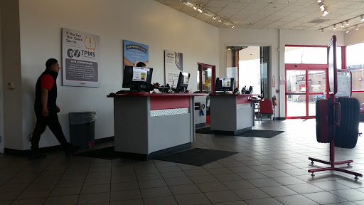 Tire Shop «Discount Tire Store - Auburn, WA», reviews and photos, 901 Outlet Collection Way, Auburn, WA 98001, USA