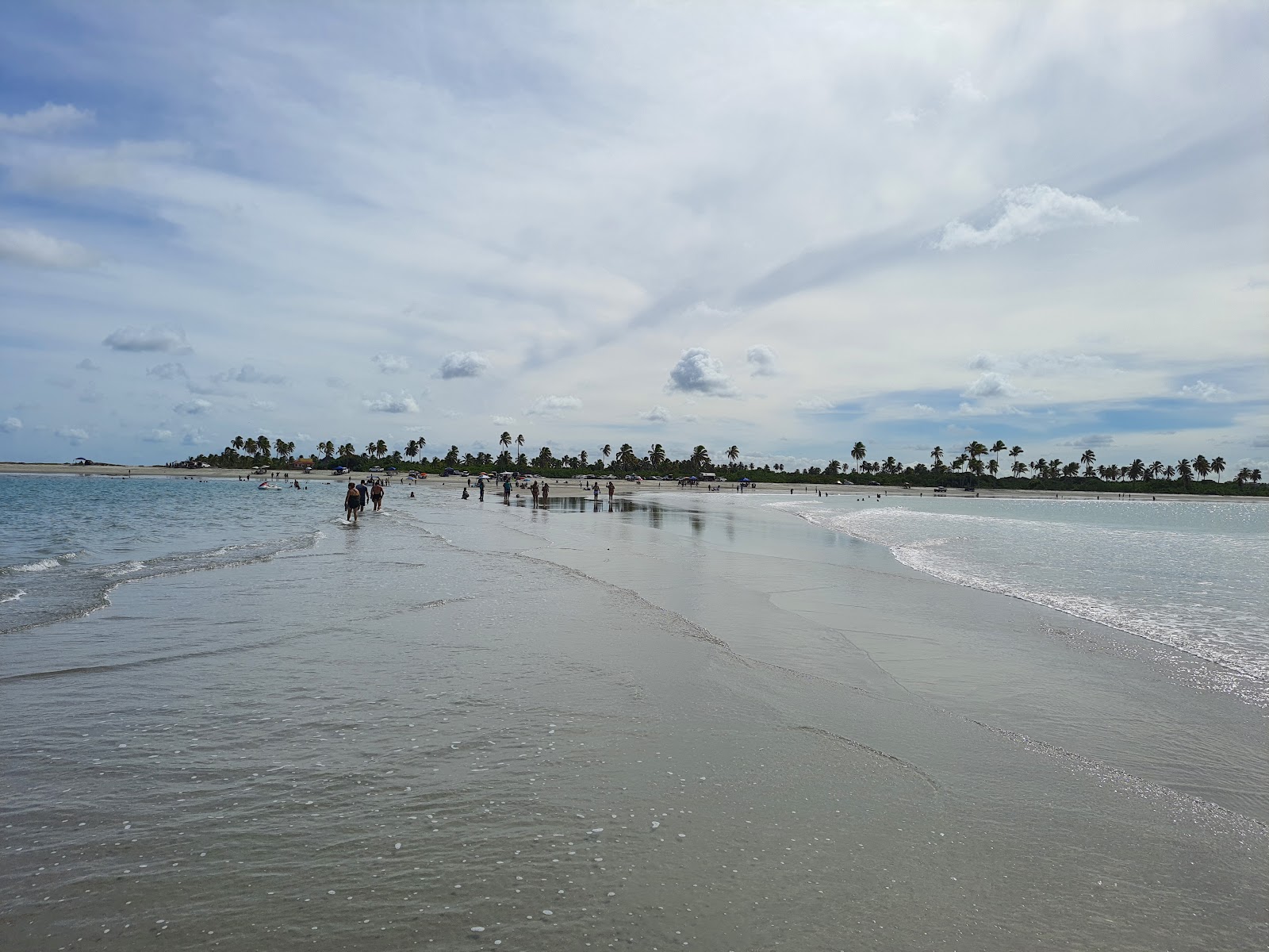 Foto von Lucena Strand mit sehr sauber Sauberkeitsgrad
