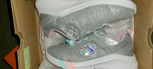 Shoe Store «Famous Footwear», reviews and photos, 1920 E Main St, Torrington, CT 06790, USA