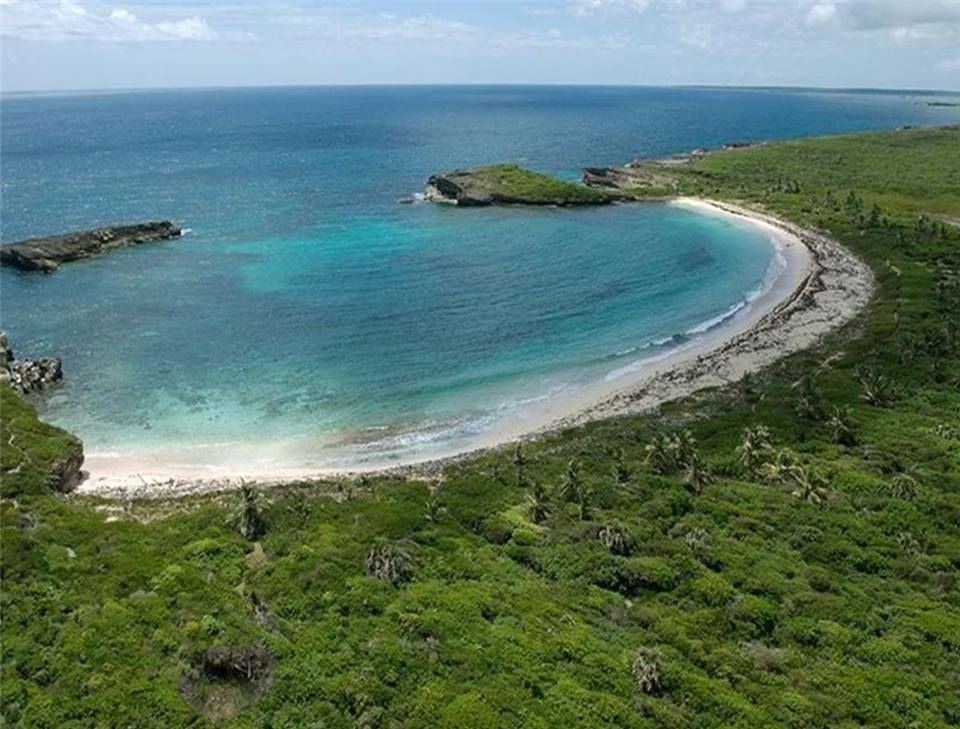 Foto von Guanabano beach mit feiner beiger sand Oberfläche