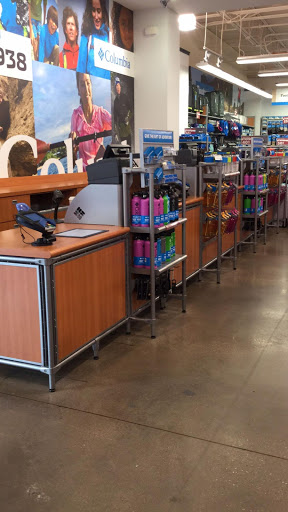 Sportswear Store «Columbia Sportswear Outlet Store», reviews and photos, 2950 I-20 Frontage Rd #1000, Grand Prairie, TX 75052, USA