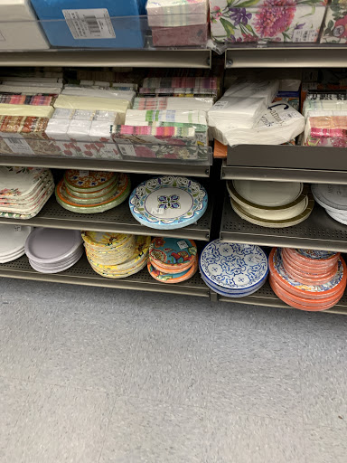 Home Goods Store «Tuesday Morning», reviews and photos, 1695 McFarland Blvd B, Northport, AL 35476, USA