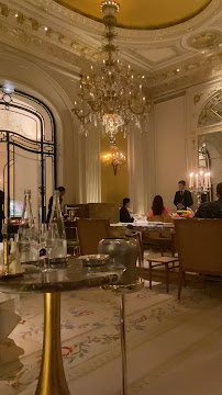 Atmosphère du Restaurant français Plaza Athénée à Paris - n°1