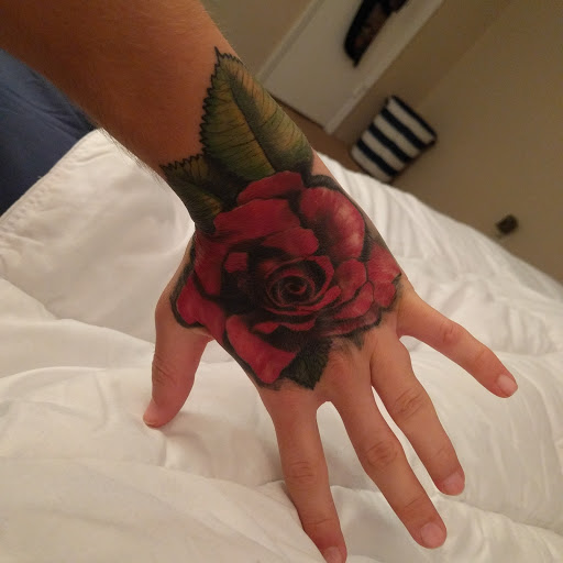 Tattoo Shop «Surreal Tattoo Studio - Kansas City Tattoo Shop», reviews and photos, 1222 W 39th St, Kansas City, MO 64111, USA