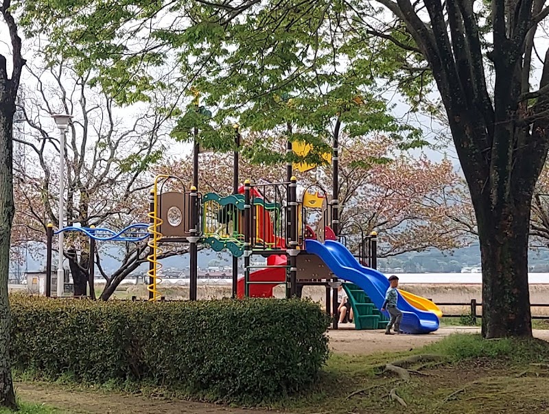 東八谷搦新田川河畔公園