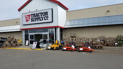 Home Improvement Store «Tractor Supply Co.», reviews and photos, 911 Griffin Ave, Enumclaw, WA 98022, USA