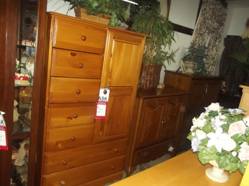 Junk Store «Family Thrift Store», reviews and photos, 1207 N Royal Ave, Front Royal, VA 22630, USA