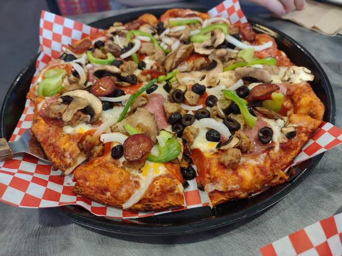 #1 best pizza place in Puyallup - Round Table Pizza