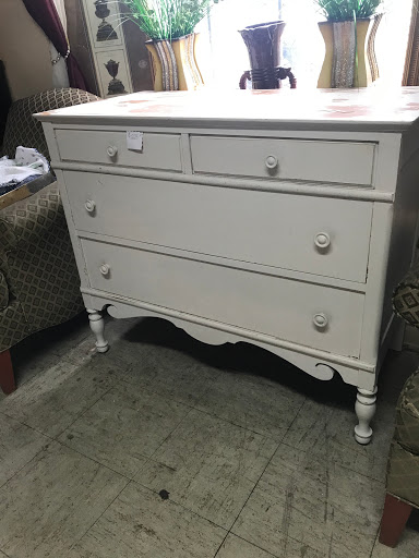 Thrift Store «Treasure Box Thrift Store», reviews and photos, 518 S Patterson St, Valdosta, GA 31601, USA