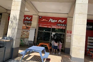 פיצה האט- מרום נוה רמת גן image