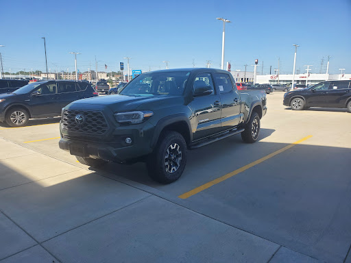 Toyota Dealer «Sam Leman Toyota Bloomington», reviews and photos, 1502 Morrissey Dr, Bloomington, IL 61701, USA