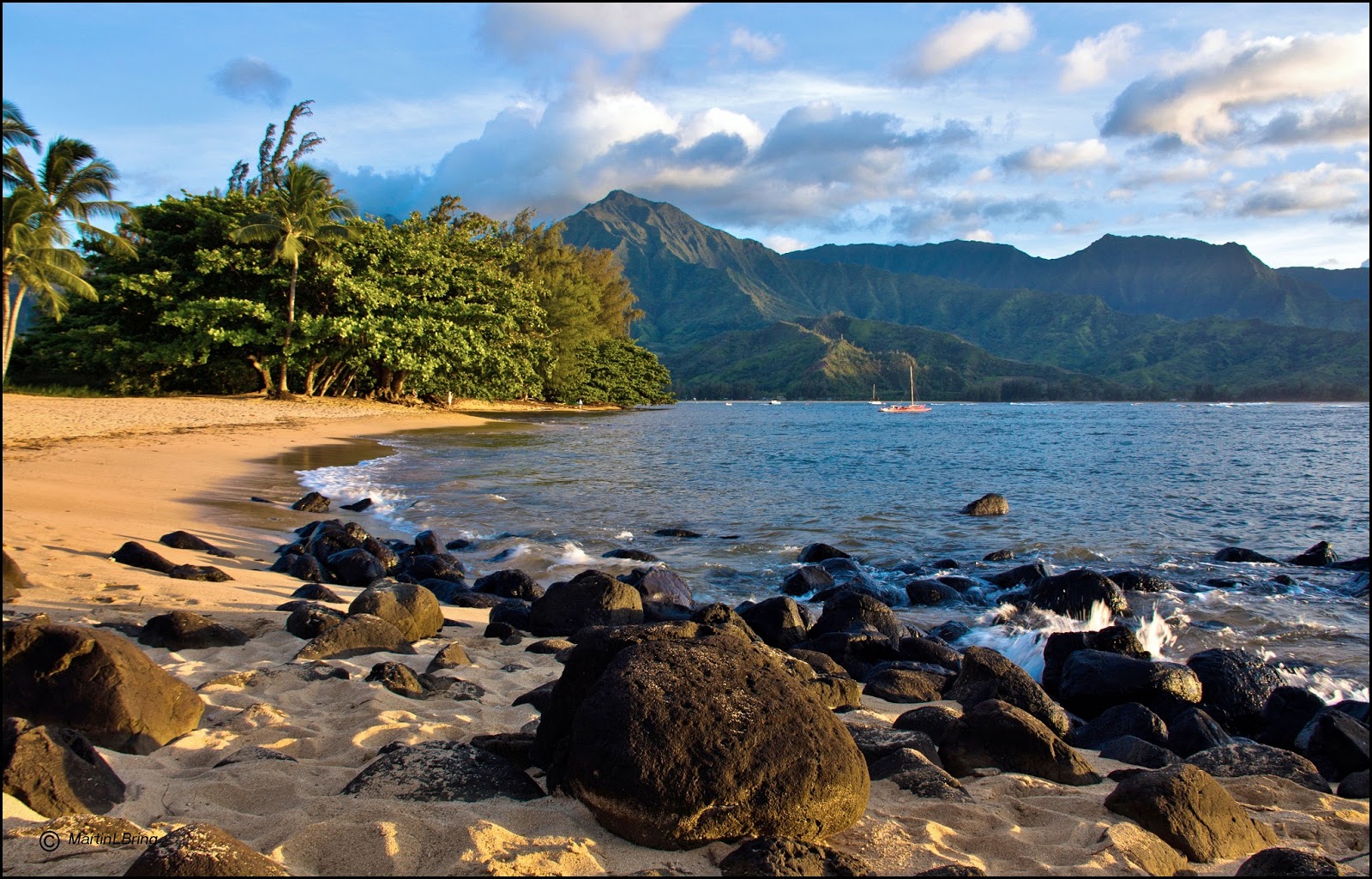 Foto di Puu Poa Beach area parzialmente alberghiera