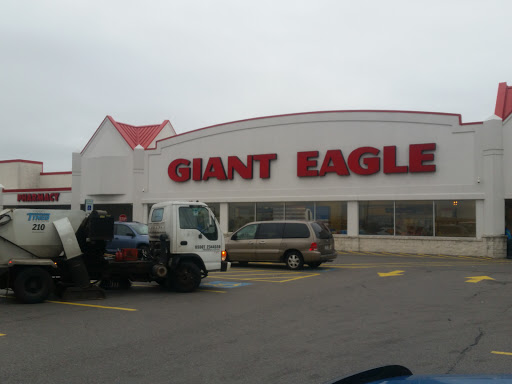 Supermarket «Giant Eagle Supermarket», reviews and photos, 1800 McKees Rocks Rd, McKees Rocks, PA 15136, USA