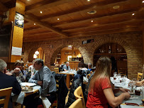 Atmosphère du Restaurant de spécialités alsaciennes Auberge Au Zahnacker à Ribeauvillé - n°10