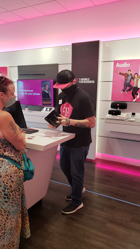 Cell Phone Store «T-Mobile», reviews and photos, 513 WA-9 #102, Lake Stevens, WA 98258, USA