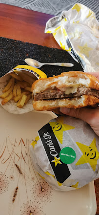 Cheeseburger du Restaurant de hamburgers Carl's Jr. Le Pontet - n°16