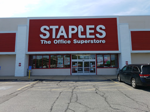 Staples, 5950 Mayfield Rd, Mayfield Heights, OH 44124, USA, 