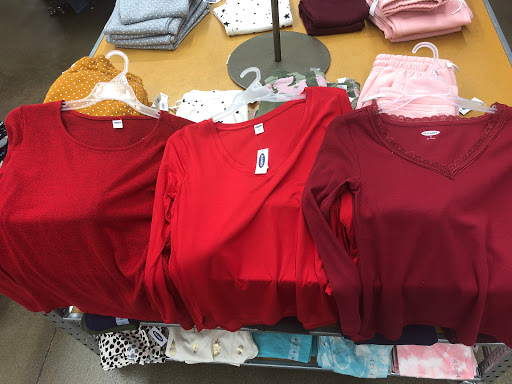 Clothing Store «Old Navy», reviews and photos, 25650 The Old Rd, Valencia, CA 91381, USA