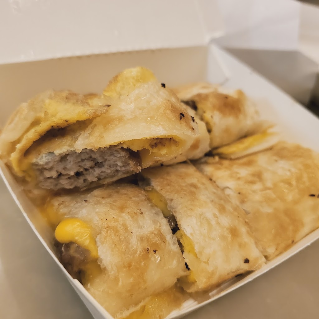 吾45早午食堂.雙十連假有營業。獨家剝皮辣椒生煎包.酥皮蛋餅.獨家異國鍋燒麵.芋泥肉鬆蛋餅.非喝不可鮮奶茶.吾雙紅茶.冰花煎餃， 的照片