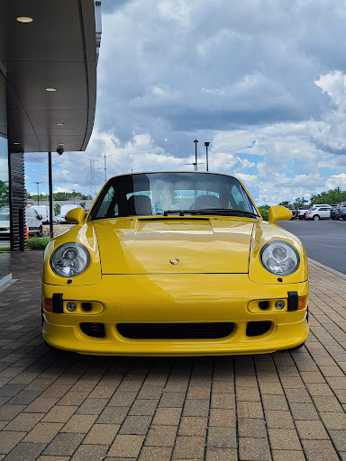 Porsche Dealer «Porsche Exchange», reviews and photos, 2300 Skokie Valley Rd, Highland Park, IL 60035, USA