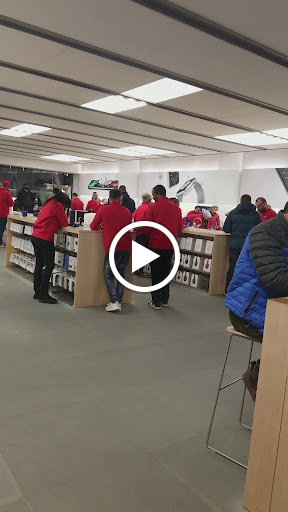 Computer Store «Apple Suburban Square», reviews and photos, 61 Saint James Pl, Ardmore, PA 19003, USA