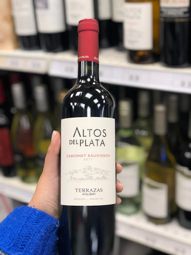 Liquor Store «FERNANDEZ SQUARE LIQUORS», reviews and photos, 342 Broad St, Providence, RI 02907, USA