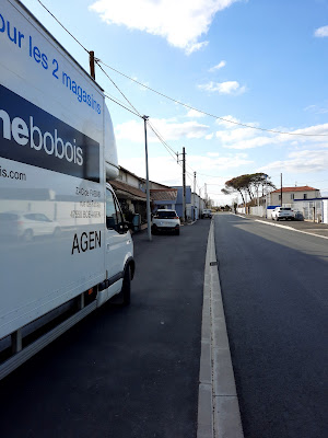 DEPÔT ROCHE BOBOIS et CUIR CENTER à Boé