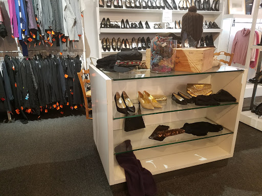 Thrift Store «Winnetka Thrift Shop», reviews and photos, 992 Green Bay Rd, Winnetka, IL 60093, USA