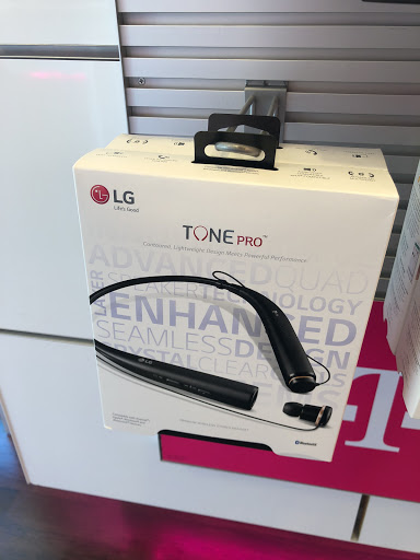 Cell Phone Store «T-Mobile», reviews and photos, 25965 Industrial Blvd #105, Hayward, CA 94545, USA