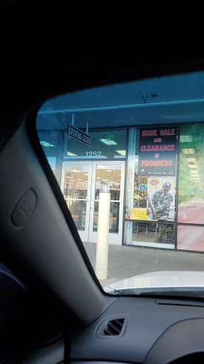 Sporting Goods Store «Big 5 Sporting Goods - Yuba City», reviews and photos, 1252 Colusa Ave, Yuba City, CA 95991, USA