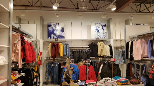 Clothing Store «GUESS Factory», reviews and photos, 11775 NE Executive Dr i040, Edinburgh, IN 46124, USA