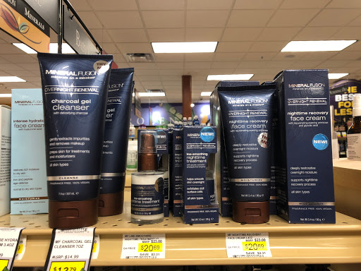 Health Food Store «GreenAcres Market - The Village at Briarcliff», reviews and photos, 4175 N Mulberry Dr, Kansas City, MO 64116, USA