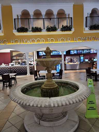 Movie Theater «B&B Theatres Overland Park 16», reviews and photos, 8601 W 135th St, Overland Park, KS 66223, USA