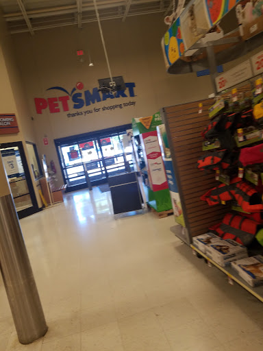 Pet Supply Store «PetSmart», reviews and photos, 20924 N Frederick Rd, Germantown, MD 20876, USA