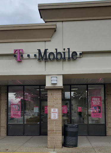 T-Mobile, 411 Barnum Avenue Cutoff G213, Stratford, CT 06614, USA, 