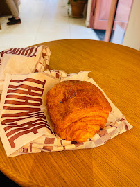 Croissant du Restaurant servant le petit-déjeuner Tranché Rochechouart - Boulangerie engagée à Paris - n°5