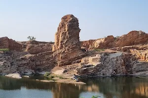 Manpur Doongri Pond image