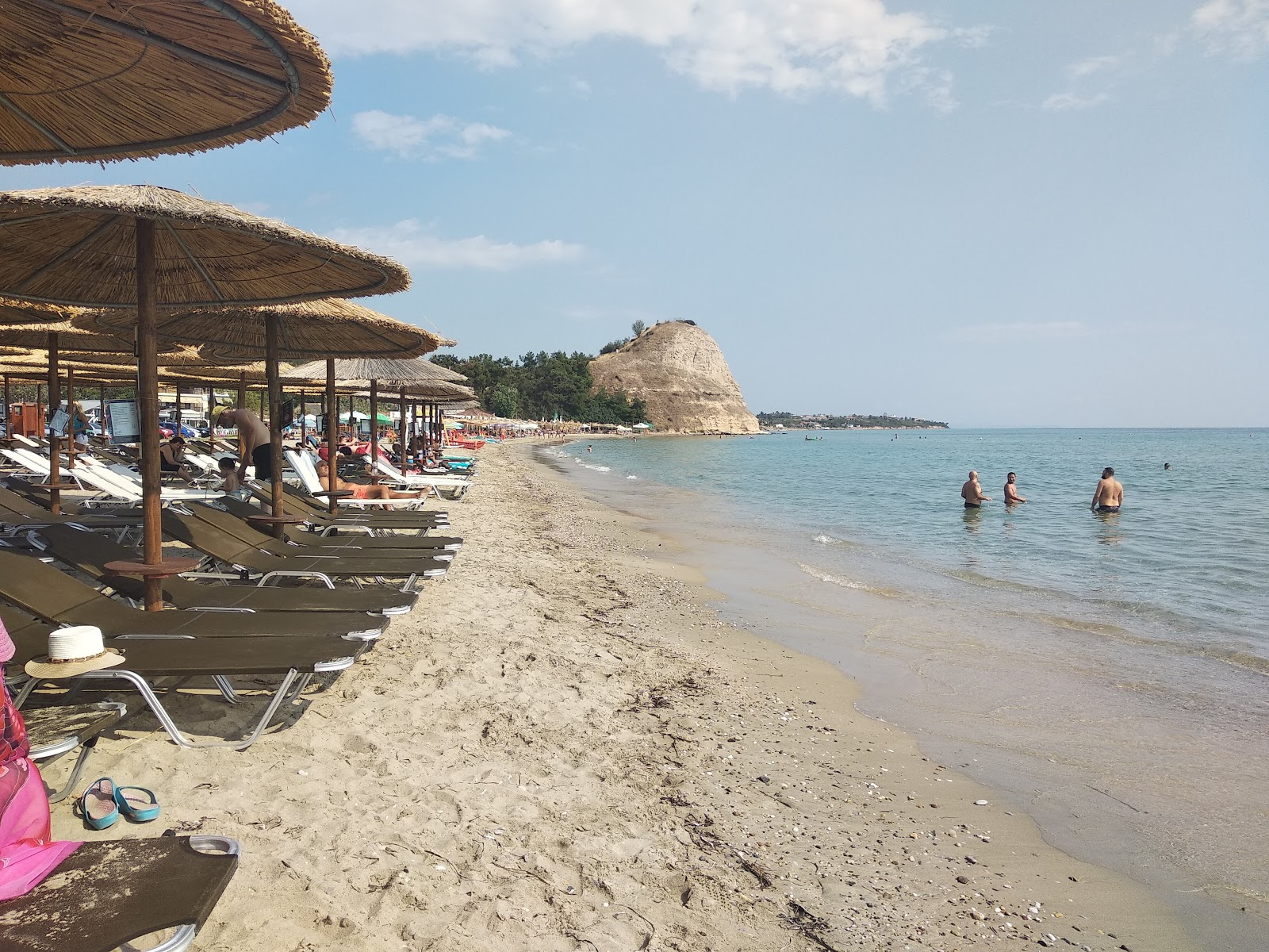 Zdjęcie Vergia beach z powierzchnią beżowy piasek