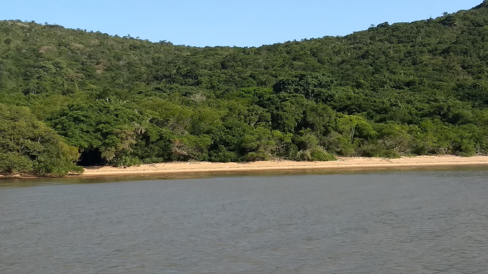 Foto van Praia do Sitio met ruim strand