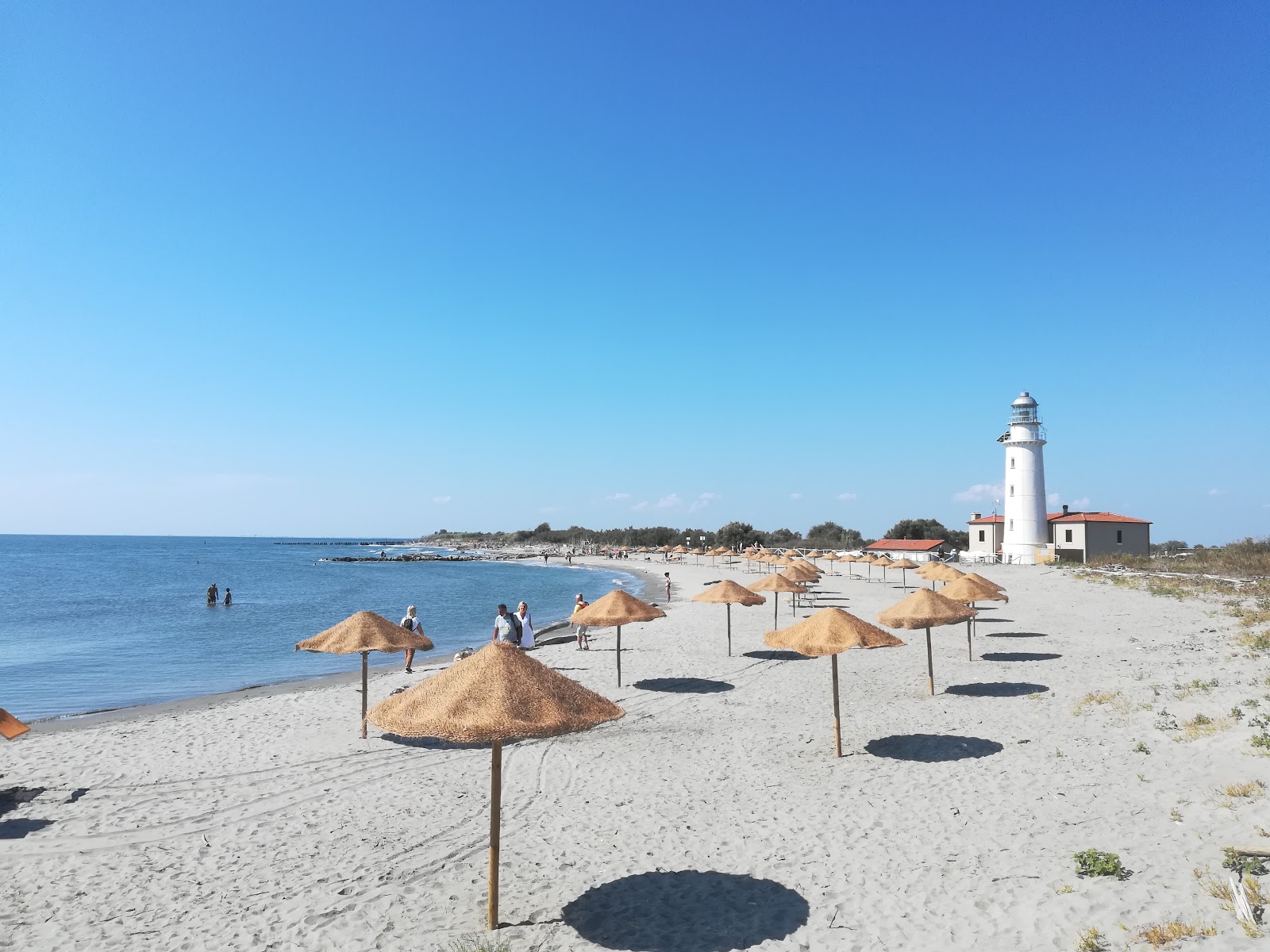 Valokuva Spiaggia dell'Isola dell'Amoreista. pinnalla kirkas hiekka:n kanssa