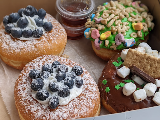 Donut Shop «Donut King», reviews and photos, 411 Middle St, Weymouth, MA 02189, USA