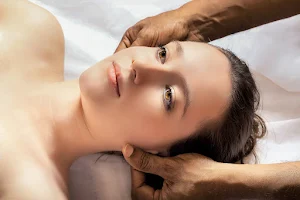 Full Body Massage | Spa & Salon image