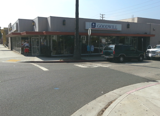Thrift Store «Goodwill - Glendale», reviews and photos, 1622 W Glenoaks Blvd, Glendale, CA 91202, USA