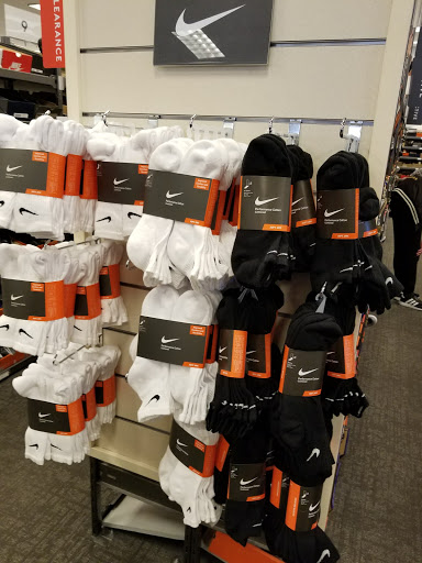 Department Store «Nordstrom Rack», reviews and photos, 17200 Southcenter Pkwy, Tukwila, WA 98188, USA