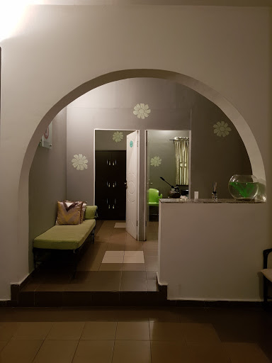 Topaz House of Beauty (Spa & Salon), 9 Arochukwu Street, Garki 900211, Abuja, Nigeria, Hair Salon, state Federal Capital Territory