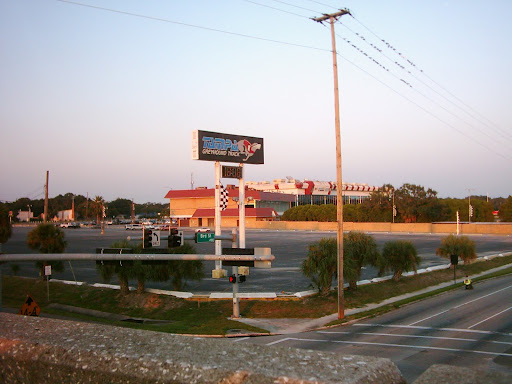 Off Track Betting Shop «Tampa Greyhound Track», reviews and photos, 8300 N Nebraska Ave, Tampa, FL 33604, USA