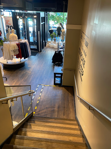 Clothing Store «Banana Republic Factory Store», reviews and photos, 422 86th St, Brooklyn, NY 11209, USA